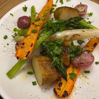 Green asparagus with carrots and potatoes at Bo No Bo Vegan in Olsztyn