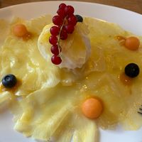 Ananas-Carpaccio mit Zitroneneis at Naturnserhof in Naturno