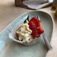 Törtchen-Special Mascarpone-Beere-Schoko at Roots in Leipzig