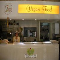 The kitchen area with friendly staff at Loving Hut - Shanghai in Shanghai