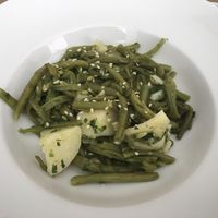 Green beans with oil and garlic at DASO - Carlos III in Barcelona