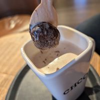 Chocolate dissolves in the hot (oat) milk at Chocolate Company Café in Deventer
