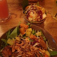 Bowl with rice noodles and crispy tofu at Vegan House - Alaunstraße in Dresden