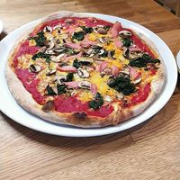 Gluten free pizza with "ham", spinach, mushrooms at Élelem Etterem in Budapest