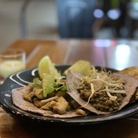 Tacos: setas al ajillo y lentejas at Aló in Mexico City