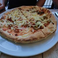 Vegan pizza at Don Pepe in Budapest