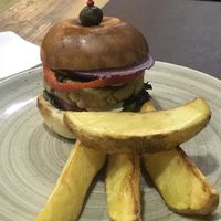 Hamburguesa vegana at Tropicana in Ronda