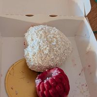 Raffello and raspberry mini cakes at S-Foodies in Uppsala