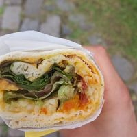regenbogenwrap (süßkartoffel, kichererbsen, tomaten, mango-chutney, kürbiskerne, salat), 5€ at ruhrista in Essen