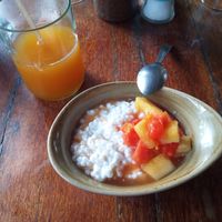 Mango juice and vegan dessert (tapioca seeds with fruits) at Wapalapam in Le Morne