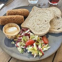 Vegan kroketten on bread  at Pier 7 in Vlissingen