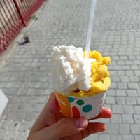 Helado de pera y de mango at Gelatopia in Porto