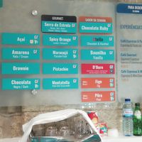 Vegan options clearly marked at Gelatopia in Porto