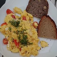 Rührei mit Tomaten und Feta at Cafe Erika in Munich
