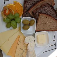 Käseplatte mit Brot für 1 Person at Cafe Erika in Munich