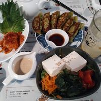 Kimchi, gyoza veg e insalata di tofu con salsa... E lemon sour! at Tenoha Milano in Milan