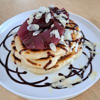 Pancakes hybiscus pear chocolate at HART in Antwerpen