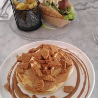Banana speculoos pancakes and "You Make Me Completo" sausage dish at HART in Antwerpen
