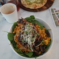 Scrambled tofu (zonder cherrytomaten maar met extra mushrooms) at HART in Antwerpen