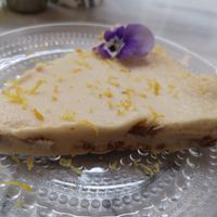 Cashew citroen taart met speculoosbodem at HART in Antwerpen