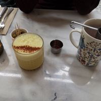Ayuverdische Golden Latte and Queen Berry tea at HART in Antwerpen