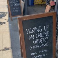 1/2way through '22 and this place is still using covid 2020 guidelines at Belle's Bagels in Los Angeles