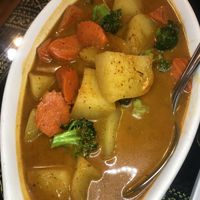 Tasty Panang curry with potatoes, carrots and broccoli 🌱👌🏽 at Papaya Bay in Banning