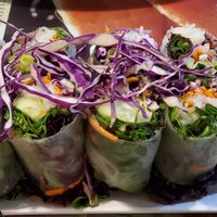 fresh spring roll with homemade peanut sauce at Papaya Bay in Banning