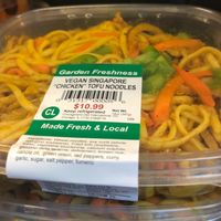 Vegan Singapore "chicken" tofu noodles at ORD - Smoothie King - T1-B6 in Chicago