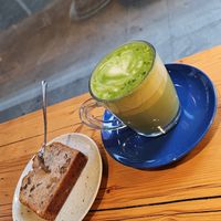 Matcha Latte mit Hafermilch + Bananenbrot mit Walnuss at Haferkater - Pasing Arcaden in Munich