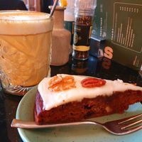 Golden latte with oat milk & carrot cake ("Worteltaart") at Meneer Nilsson in Zierikzee