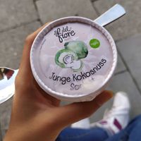 Vegan coconut sorbet from a local manufacture at Frischfutter - Heßstraße in Munich