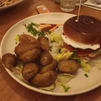 "Chicken Cheese" Buger at Oscar Natural Good Food & Bar in Koblenz