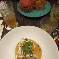 Burger met patat en malai kofta at New Vegas in Haarlem