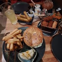 Borrelplankje en de Royale with cheese at New Vegas in Haarlem