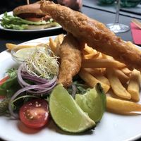 No-fish and chips and burger in the back at New Vegas in Haarlem