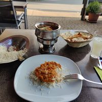 Gericht mit Auberginen. Dazu Litschi Saft und Knoblauch Naan Brot at Taj Mahal in Oberstdorf