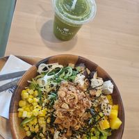 Slim bowl and Allergy Fighting juice at Hosay Bowl in Phuket