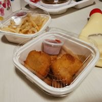 Vegan nuggets and fries at Tsumugu Cafe in Tokyo