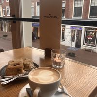 Smakelijke vegan appeltaart 😋 #Veganuary at Vascobelo V-bar in Haarlem