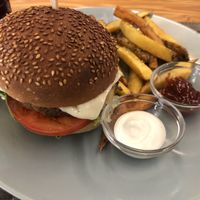 Parisienne Burger #Veganuary at Mundo Vegan - Vegan World in Funchal