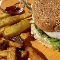 Umami burger with fries  at Mundo Vegan - Vegan World in Funchal