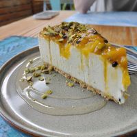 Passion fruit and pistachio cheese cake at Mundo Vegan - Vegan World in Funchal