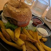 Surprise lentil burger at Mundo Vegan - Vegan World in Funchal
