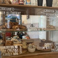 The cakes on offer, displaying which are vegan  at Back to Black - Weteringstraat in Amsterdam