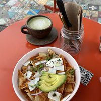 Muy rica la salsa de los chilaquiles, los recomiendo.  at Vegamo Deli in Mexico City
