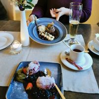 Desserts: ⬆️Schokomousse non-vegan ⬇️ Blaubeer-Kokoseis vegan at Gasthaus & Pension Alter Hafen in Zehdenick