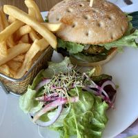 Gaia Burger (vegan) at La Salicorne in Le Mont-saint-michel