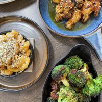 Tofu knots, mac and cheese, sambal broccoli   at Vegivores in Reading