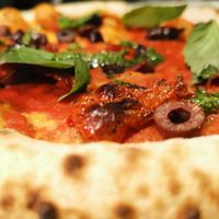 Olive, Sundried Tomato and Pumpkin Seed Pesto pizza V+ at Shilling Brewing Company in Glasgow